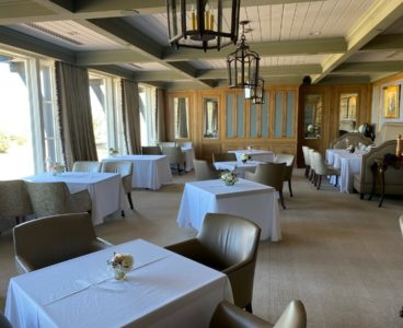 dining area: tables with white tablecloth, leather dining chairs